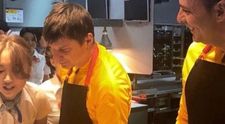Surpriza uriasa pentru clienti! Ce fotbalist faimos i-a servit cand au intrat la McDonalds