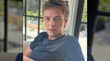 Îl recunoști? Tatăl lui a fost cel mai ”huiduit” star în România, iar mama  - una dintre cele mai frumoase femei de la Hollywood