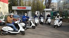 #NeFacemBine | Ei aleargă prin orașe, ca bătrânii noștri să poată sta în case