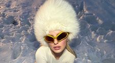 Alexandra Stan a făcut senzație pe pârtie la Predeal cu ținuta ei excentrică: “Fă-mă, Doamne, zăpadă!”