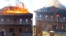 Incendiu puternic la vila unui europarlamentar PSD. Flăcările s-au extins rapid asupra întregii clădiri - VIDEO