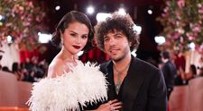 Cum arată Selena Gomez fără strop de machiaj! Soțul Benny Blanco a filmat-o în timp ce pregătea micul-dejun