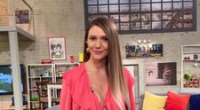 Adela Popescu, coafura simpla, dar de efect cu care a impresionat in direct la TV. Cum si-a impletit vedeta parul
