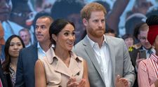 Meghan și Harry au sărbătorit 100 de ani de la nașterea lui Nelson Mandela. Ducesa a impresionat prin eleganța ținutei