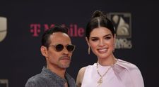 Marc Anthony și soția de 23 de ani, prima apariție pe covorul roșu după ce au anunțat că vor deveni părinți
