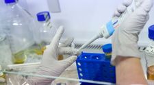 ”Supervaccinul” care ar putea opri cancerul. Oamenii de știință din Massachusetts cred că poate preveni melanomul, cancerul de sân și cel pancreatic