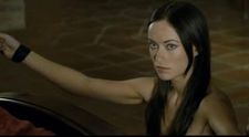 Olivia Wilde, topless si legata de maini in 