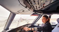 Minola Platon, prima femeie comandant de avion din Iași:„E extraordinar absolut tot ce înseamnă aviaţie”