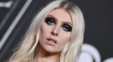 Taylor Momsen a fost mușcată de un păianjen veninos înainte de concert. Cum arăta piciorul ei după câteva ore
