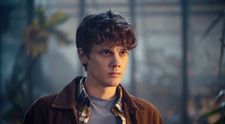 Cel mai râvnit bărbat din serialul Wednesday este gay și s-a căsătorit anul acesta