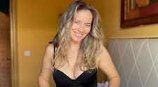Laura Cosoi, moment rar de respiro în vacanța de la mare cu copiii