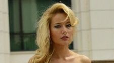 Laura Cosoi, o nasa de botez extrem de sexy. A atras toate privirile cu rochia sa rosie scurta si foarte decoltata: FOTO