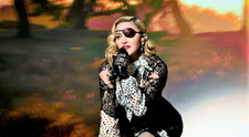 Madonna își poate face de cap cu iubitul tinerel. Părinții lui i-au dat binecuvântarea