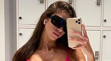 Anllela Sagra, un model pe Instagram, ”a rupt internetul” după ce s-a pozat într-o baie publică