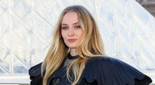 Filmările pentru producția de 100 milioane £ ”Lara Croft”, sistate! Sophie Turner s-a accidentat puternic, iar producătorii se gândesc să o înlocuiască