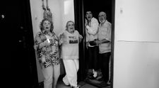 Se ia curentul în Scara B, iar asta îi va da peste cap pe vecini: „Când eram mic, am văzut o fantomă în scara blocului”