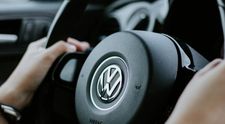 (P) Află cum a reuşit Volkswagen să facă istorie, devenind unul dintre cei mai importanţi producători auto din lume