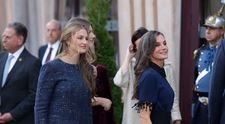 Fiicele Letiziei, în vârstă de 18 și 19 ani, și-au întrecut mama în înălțime și frumusețe! Una dintre ele va fi viitoarea regină a Spaniei, iar imaginile de la cel mai recent eveniment fac senzație pe internet