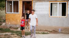 Visuri la cheie, 23 octombrie 2024. Reacția familiei Dragomir când arhitecții ajung în fața casei. Dragoș sesizează un nou pericol de incendiu și decide să o demoleze. Cum arată locuința: „Este un adăpost periculos pentru viața lor”