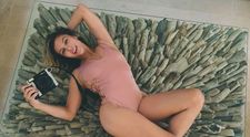Fotografia cu Lora care i-a înnebunit pe fani! Cum au reacționat când au văzut-o în piscină