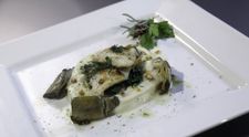 Reteta Iuliana Banut: Calcan cu crema de conopida, spanac si anghinare marinata