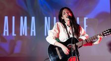 Alma Nicole, finalista lui Tudor Chirilă de la Vocea României, a lansat primul ei single
