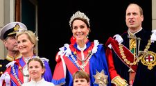 Legătura uimitoare a Familiei Regale cu două dintre cele mai mari staruri de la Hollywood. Sunt rude cu regina Elisabeta a II-a. Origini regale neașteptate