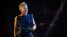 Pink, apariție excentrică în cel mai „ridicol” costum de baie. Cum a pozat-o Carey Hart