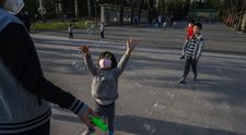 Pot să scot copii afară la plimbare?, Mă pot deplasa la locuința iubitei mele? Răspunsurile date de Minister