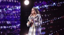 Românii au talent 2023: Rebeca Bană, tânăra de 21 de ani care și-a cântat durerea și a fost aplaudată în picioare