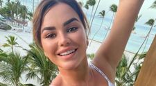 Carmen de la Sălciua, imagini de vis din luna de miere! Cât de bine arată artista în costum de baie