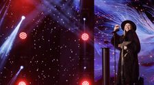 Românii au talent 2025, 21 februarie. Karolina Korsakova: „Sunt vrăjtoare și locuiesc în pădure”. A cântat o melodie inspirată din folclor și a ridicat publicul în picioare cu energia ei