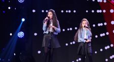 Românii au talent 2022: Sophia și Anne Marie Dinu au cântat o piesă a trupei Queen și i-au cucerit pe jurați 