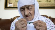 Cea mai în vârstă femeie din lume a murit în timpul rugăciunii. Bătrâna spune că viața ei a fost un calvar