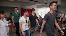 Cei 10 castigatori norocosi au avut sansa sa viziteze fabrica Ulker impreuna LaLa Band  GALERIE FOTO