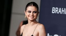Selena Gomez a fost surprinsa la biserica. Prefera tinutele sexy, dar pentru slujbele de duminica se transforma complet