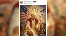 Detaliul tulburător din imaginea cu Donald Trump pe post de Iisus Hristos. Reacția oamenilor: ”Pare un demon care...”