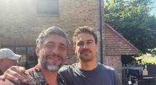 Dragoș Bucur, într-un thriller spectaculos alături de celebrul Theo James. Ce rol are actorul român în „FUZE: Diversiune explozivă”