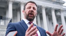 Cine este înlocuitorul lui Kristi Noem la Homeland Security. Controversatul Markwayne Mullin e un bărbat Cherokee, „fost luptător profesionist de MMA neînvins”