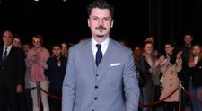 Emilian Oprea, din serialul VLAD, asaltat de admiratoare la evenimentul de lansare a filmului