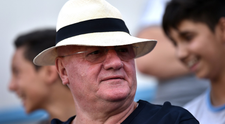 Dumitru Dragomir a rămas fără gard la hotelul pe care îl deține în București. Clotilde Armand: „Vorbim de o flagrantă încălcare a legii”