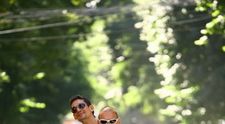 Sara si Vintila, in vacanta! Sexy-asistentele lor, Larisa si Alexandra, la radio si in sezonul urmator