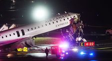 Supraviețuire miraculoasă. O stewardesă a fost găsită vie, după ce a fost aruncată din avionul Air Canada Express, în accidentul îngrozitor de la LaGuardia