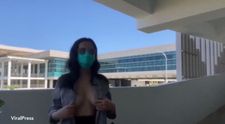 O femeie a ajuns în arest, după ce s-a filmat goală în aeroport