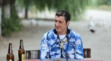 Giani rămâne din nou singur, se desparte de el însuși