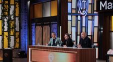România se apucă, din nou, de gătit! În această seară începe MasterChef România, sezonul 10! Un inginer aerospațial încearcă să-i impresioneze pe chefi cu… o rețetă scrisă de AI