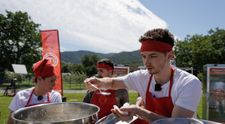 MasterChef 2024, 29 octombrie. Ciorba de miel le-a dat bătăi de cap concurenților din echipa roșie: „Avea gust de șosete foarte vechi și uitate sub pat”