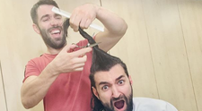 Smiley, la frizer. Cum a apărut artistul pe Instagram după ce a fost la tuns