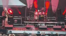 Cântărețele unei trupe norvegiene, acuzate de exhibiționism după momentul lor pe scena Festivalului Rockstadt de la Râșnov! Imaginile scandaloase