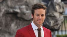 La 3 ani după acuzațiile de canibalism și viol, Armie Hammer revine la Hollywood. Actorul, disperat să își recupereze cariera